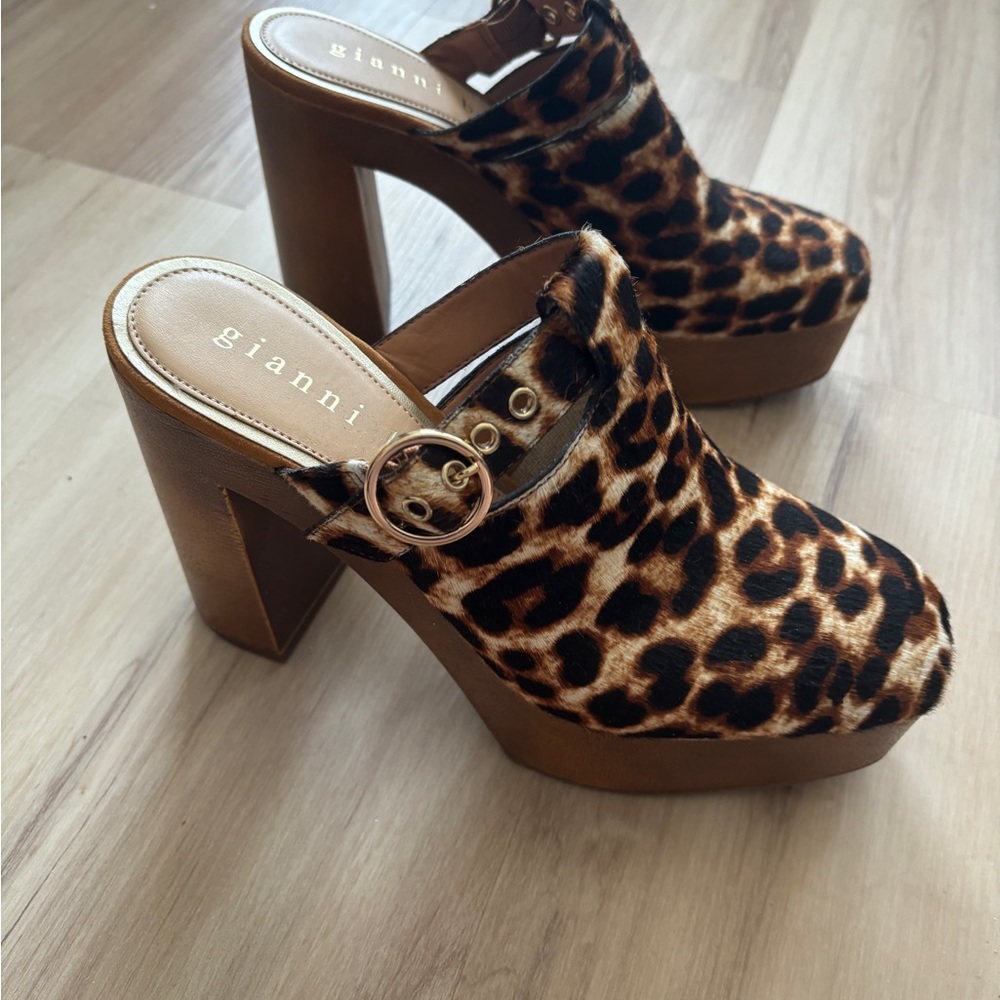 NWOB Gianni Bini Sotelo Leopard Print Calf Hair Clogs